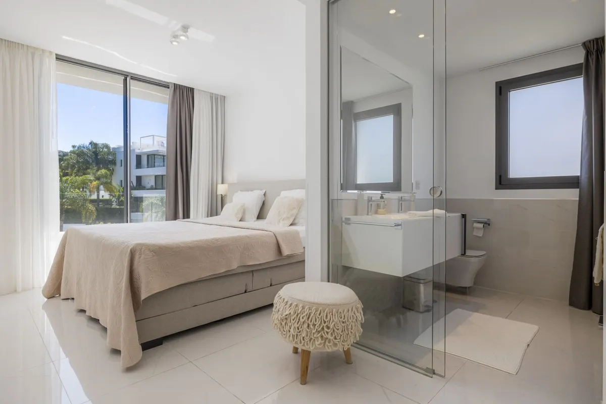 01123c82-901f-49d2-b921-2dd6622a6677