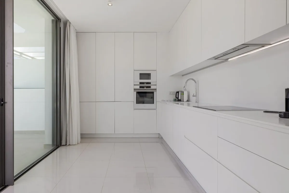 08d1c7b2-6dc7-42ff-a6cd-a122b4ab3a80