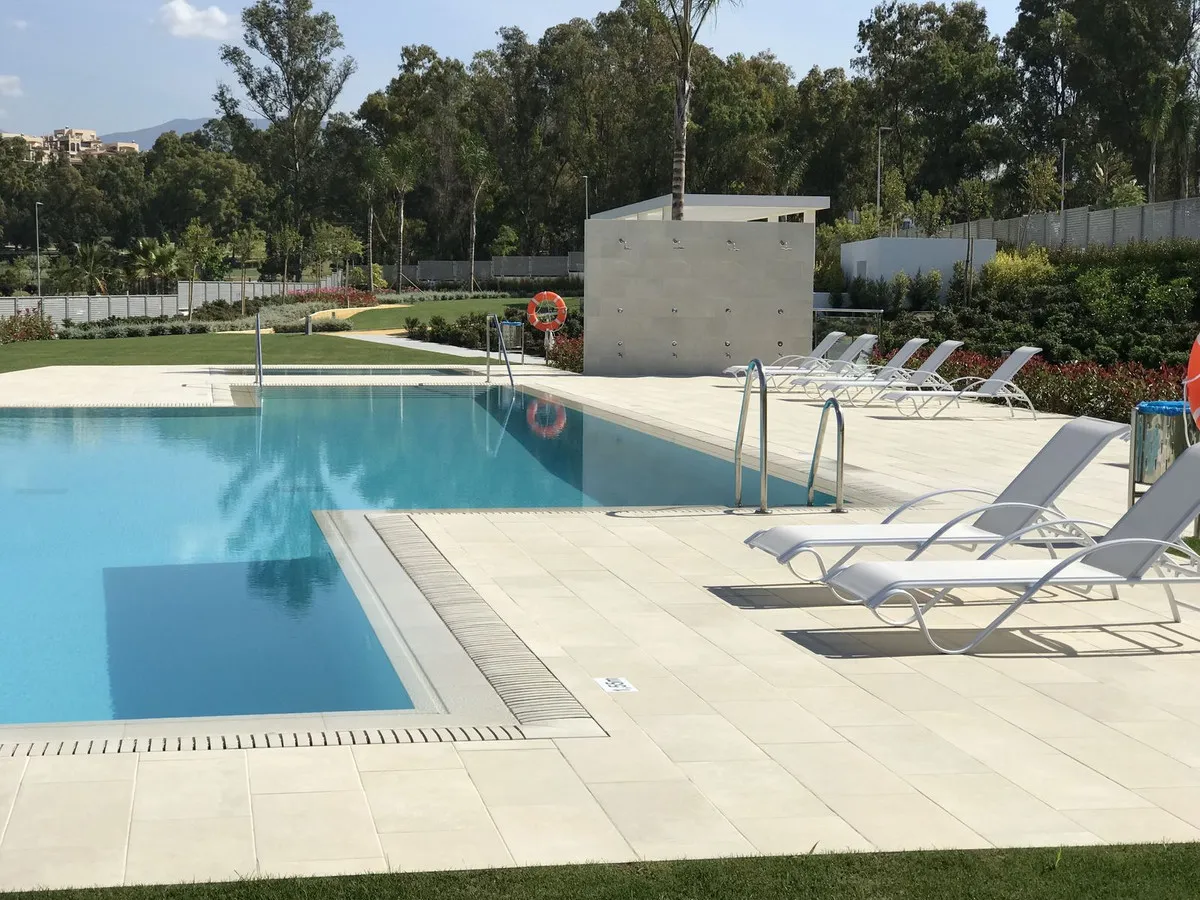 4ae7d04a-1038-4f4e-8db5-674bb0663a3f