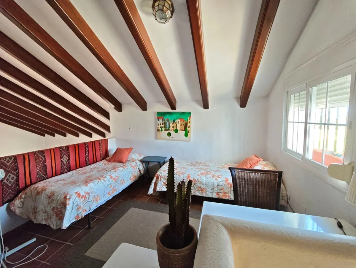 d2e644b5-594d-42b9-bdd7-1bf1dab2ca8d