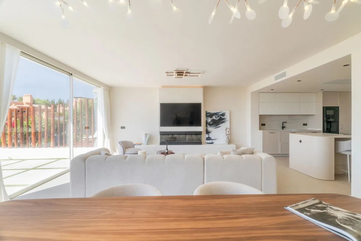 8f03f858-008b-4677-a827-529509e49de1