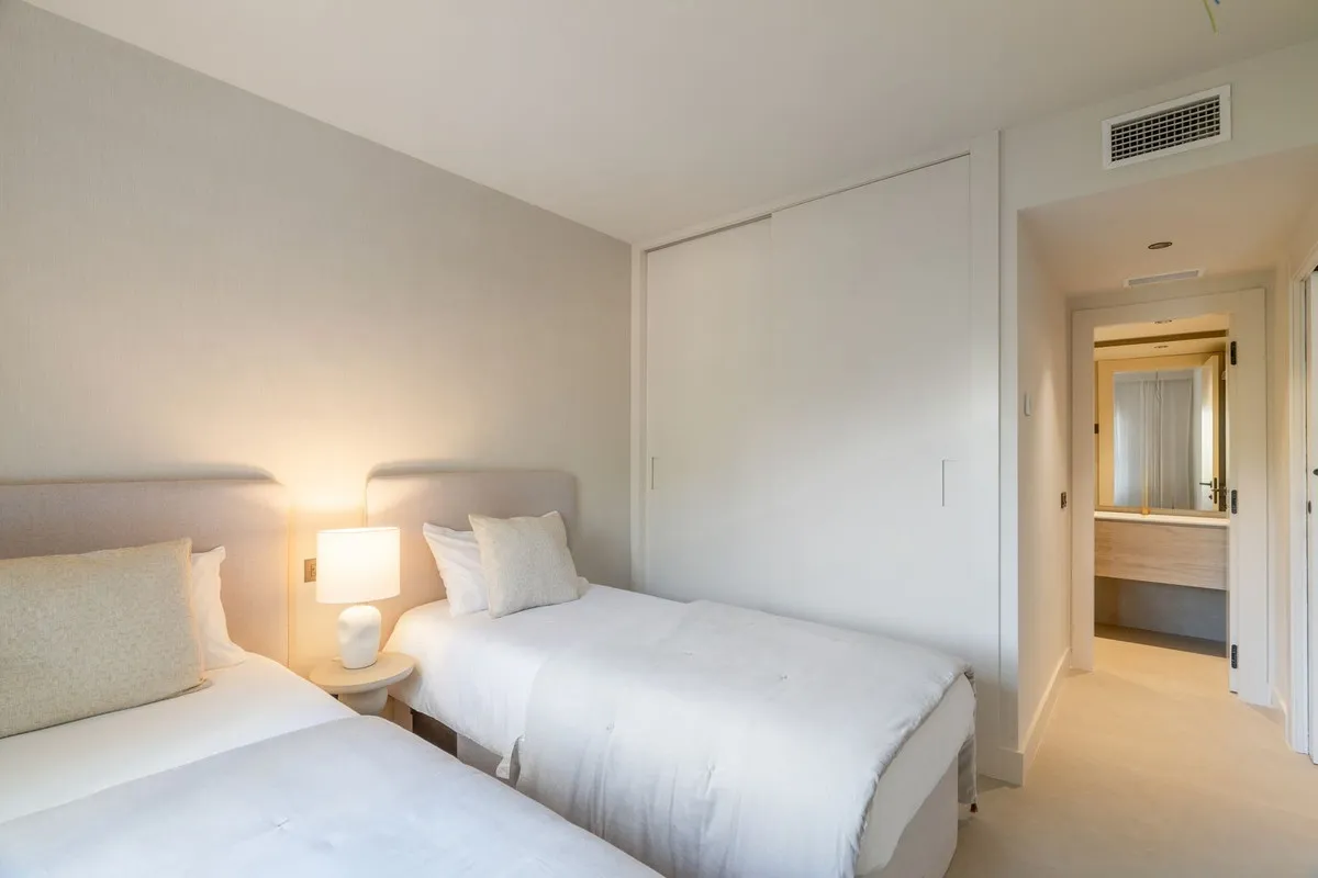 f927db49-0cb7-4ea8-a90b-b9906101ed85