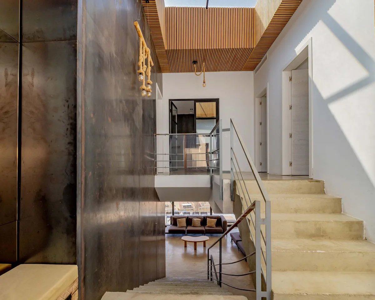 21f988be-b95e-4cef-9dcb-7015731baf35