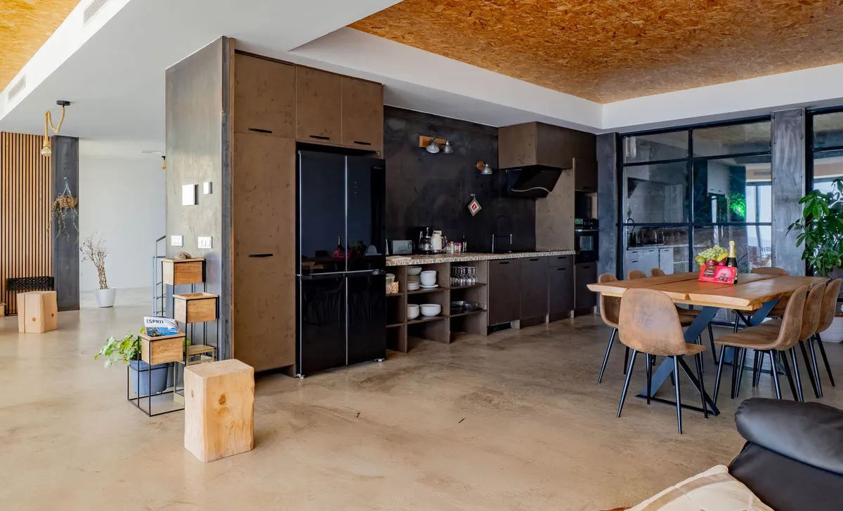 93d2244f-68d6-4dcd-ae51-06219a56df3c