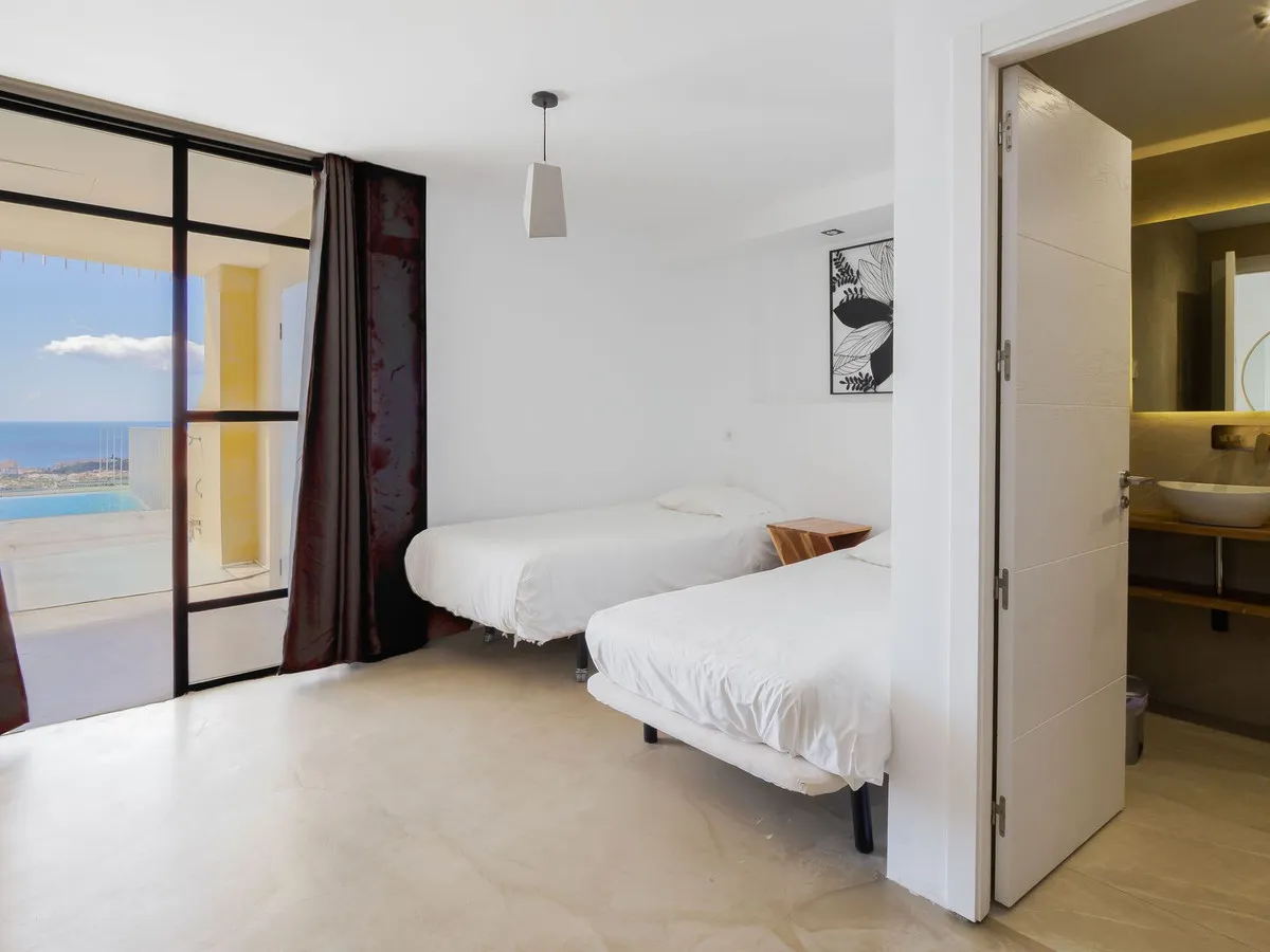 ebd9b59b-c459-441a-948d-c60466e98bc8