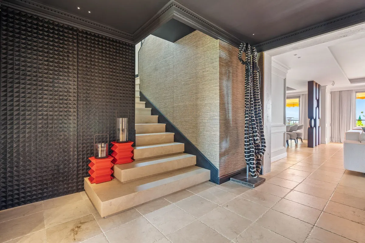 a9762380-54c4-40e9-8697-54dee0b59388