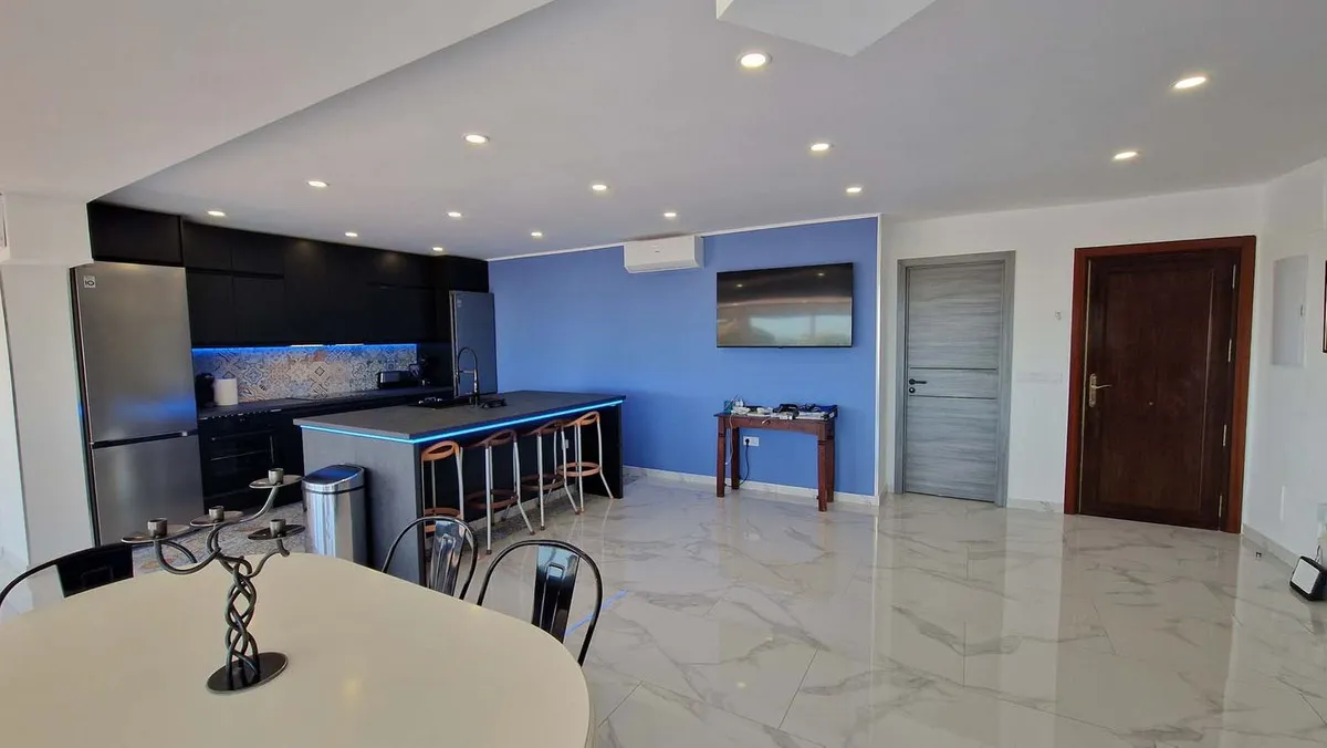 19c7394b-ca6d-4e8c-8d42-d6ccf967e07f