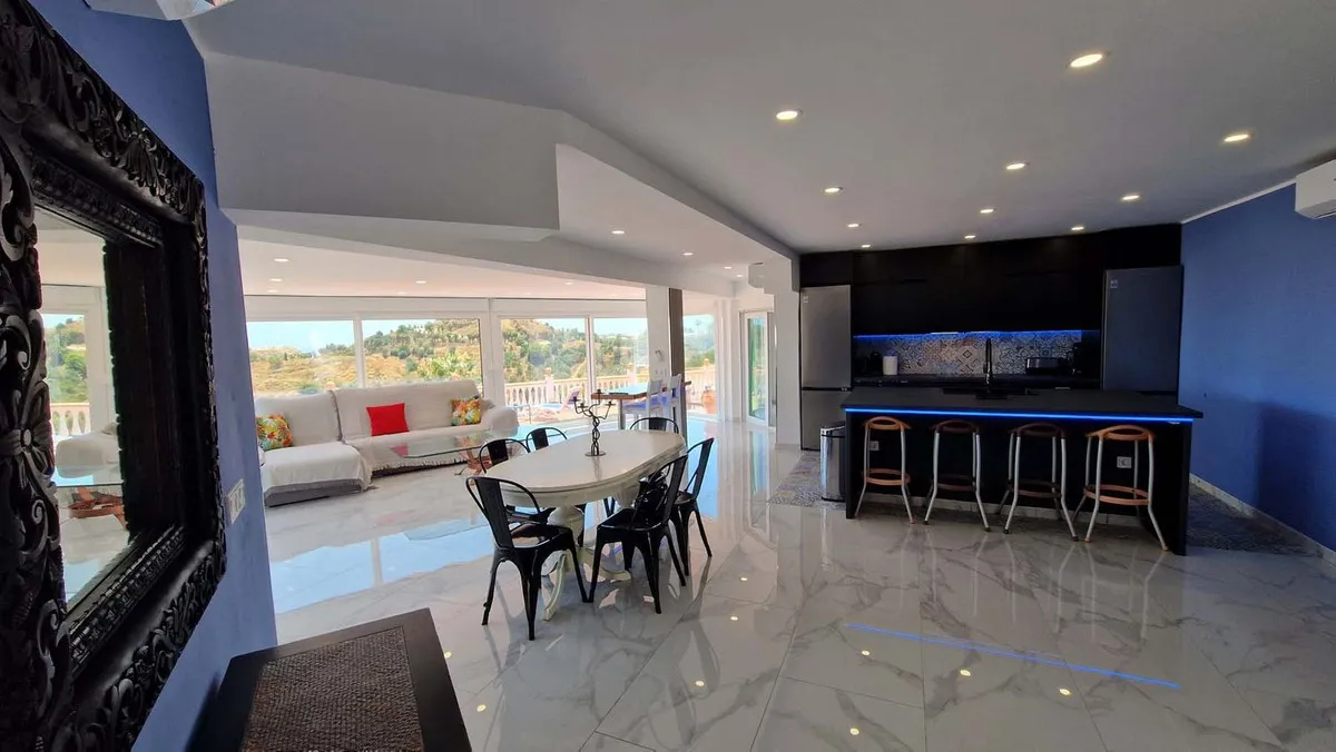 6c8b8977-ee1b-48b9-813f-443aa02bf2f6