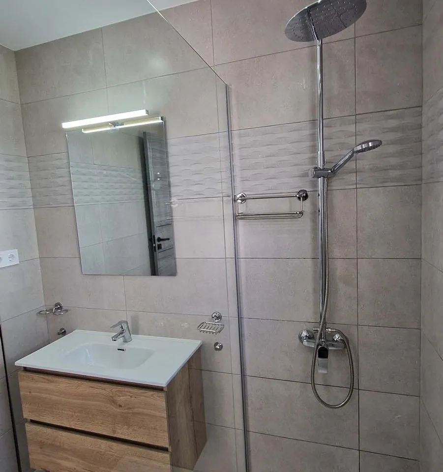 b76bd8f5-a83e-4db7-97a0-5b359489f2fe