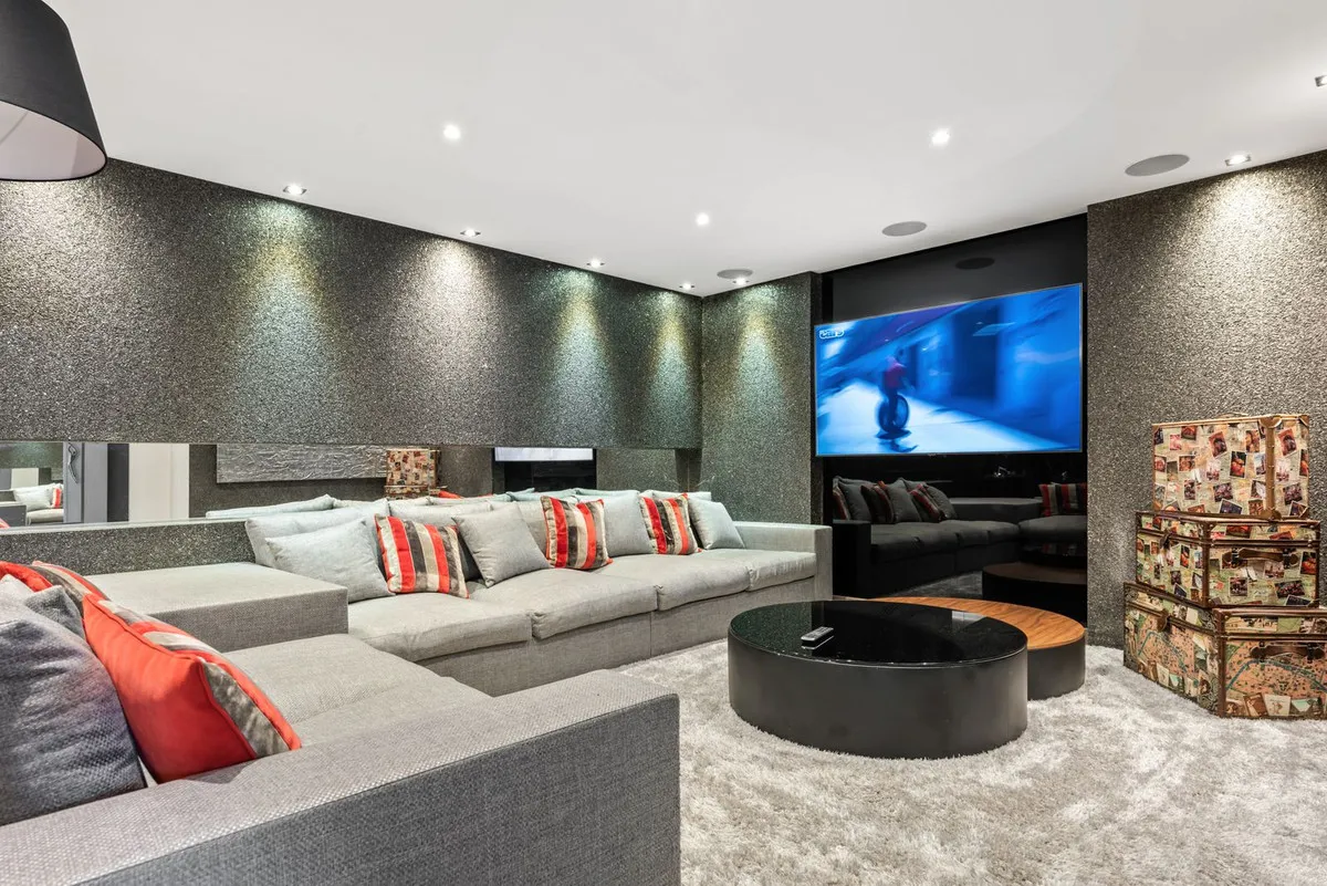 56dfbbf0-2545-4a28-b373-404fe7fce400