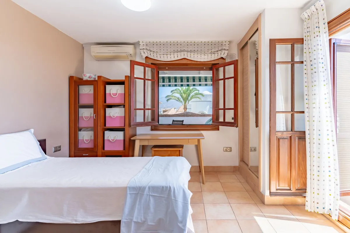 3fdffc19-9915-4351-987d-604c095f4703