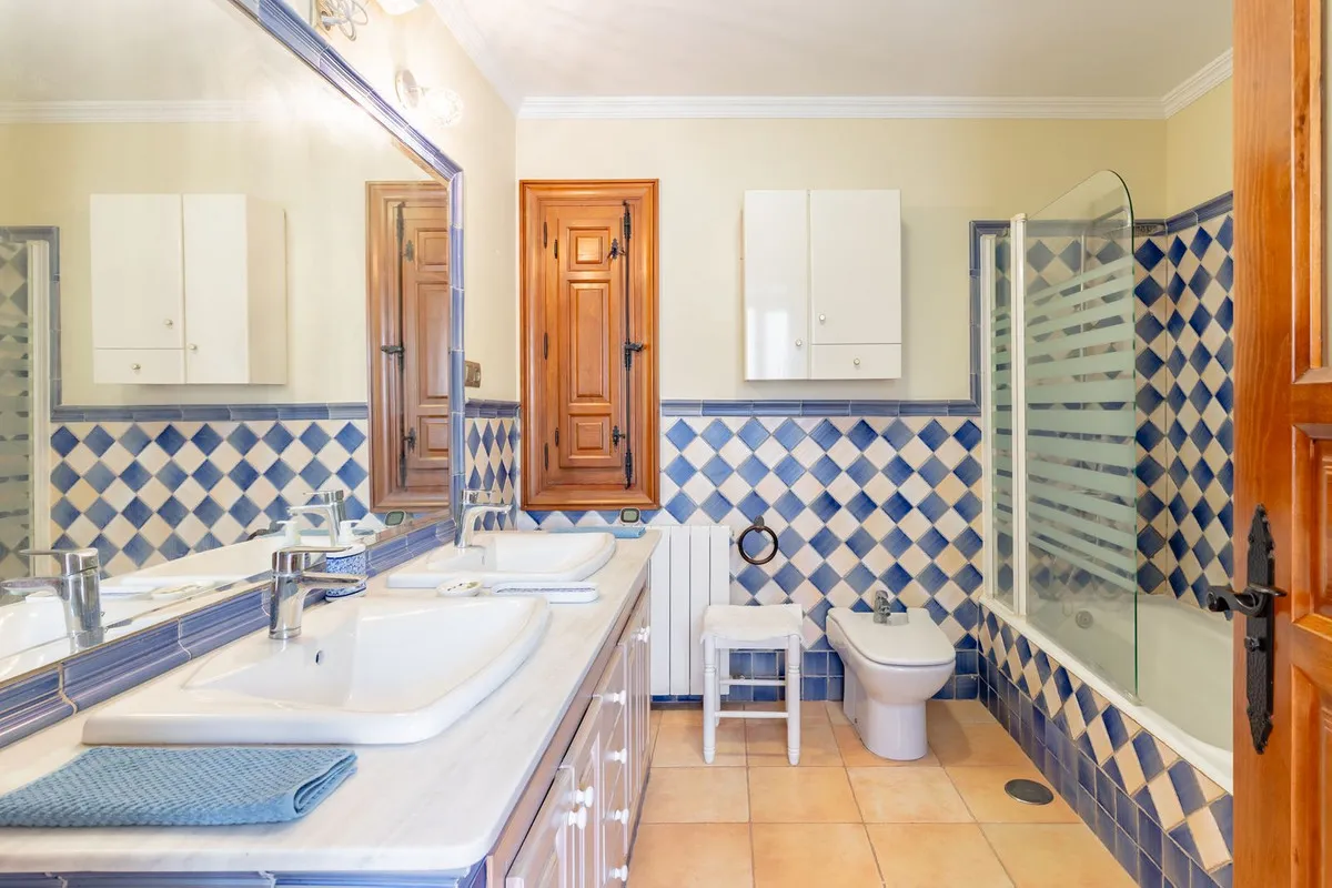 8d8c4dd3-596a-4206-bac4-6e02660609c1