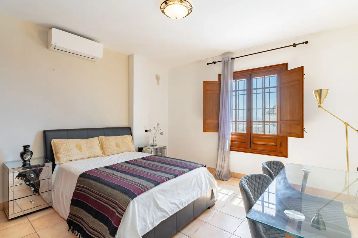 e00e6a8c-0337-458b-9b10-aaf2ccb10474