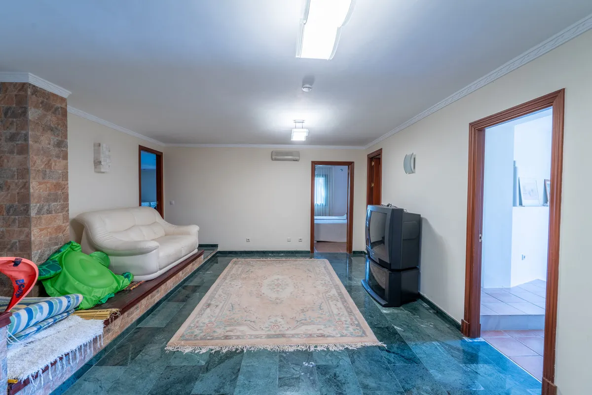 afc2b61a-9790-49d5-955c-e6b3a55b1d20