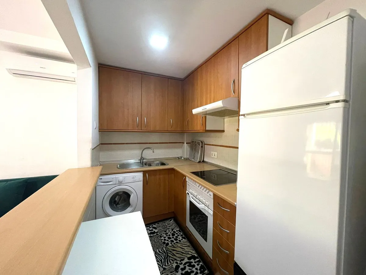 b42e0128-44ca-42b8-8346-58286691a984