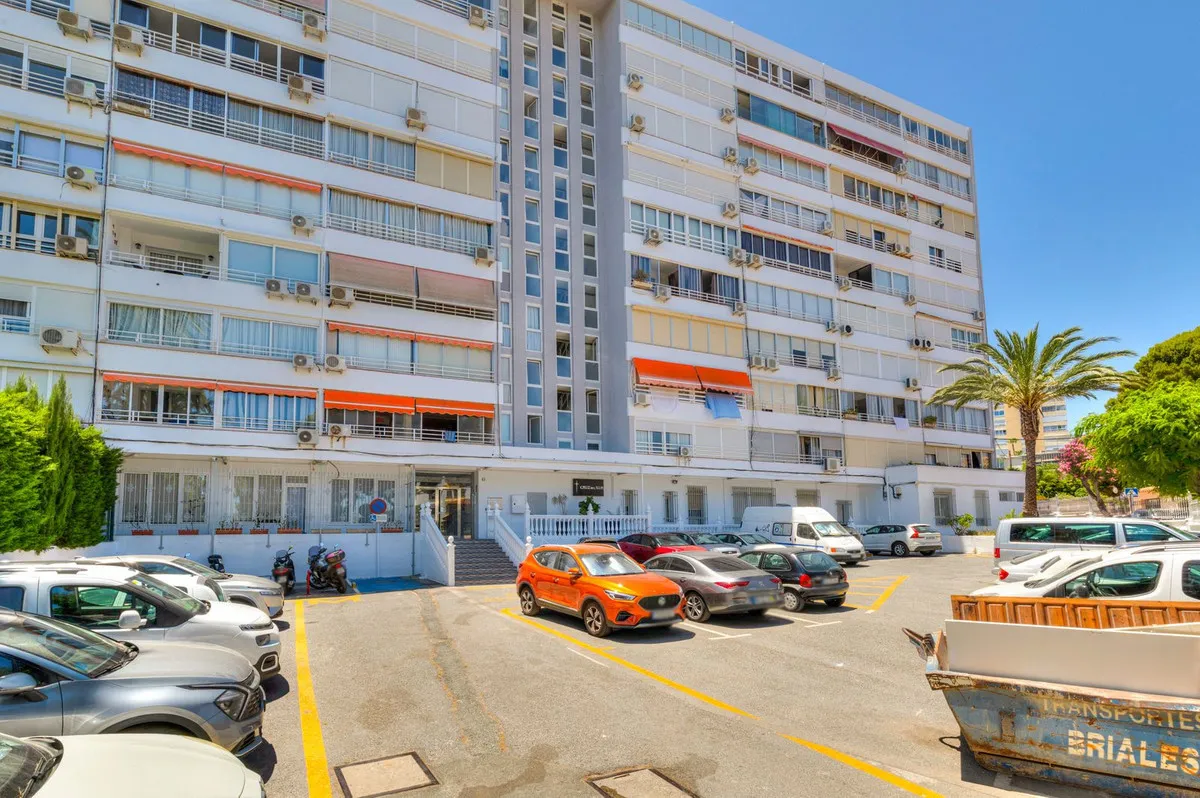 38439d27-3fb4-4a04-ae87-692e3d1e0a8f