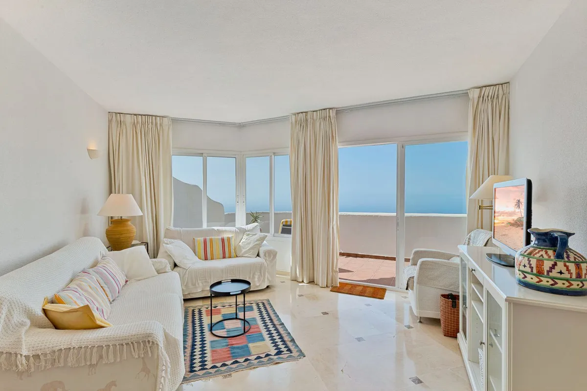 7b36fd85-80c9-43cc-89b3-1180a9392964