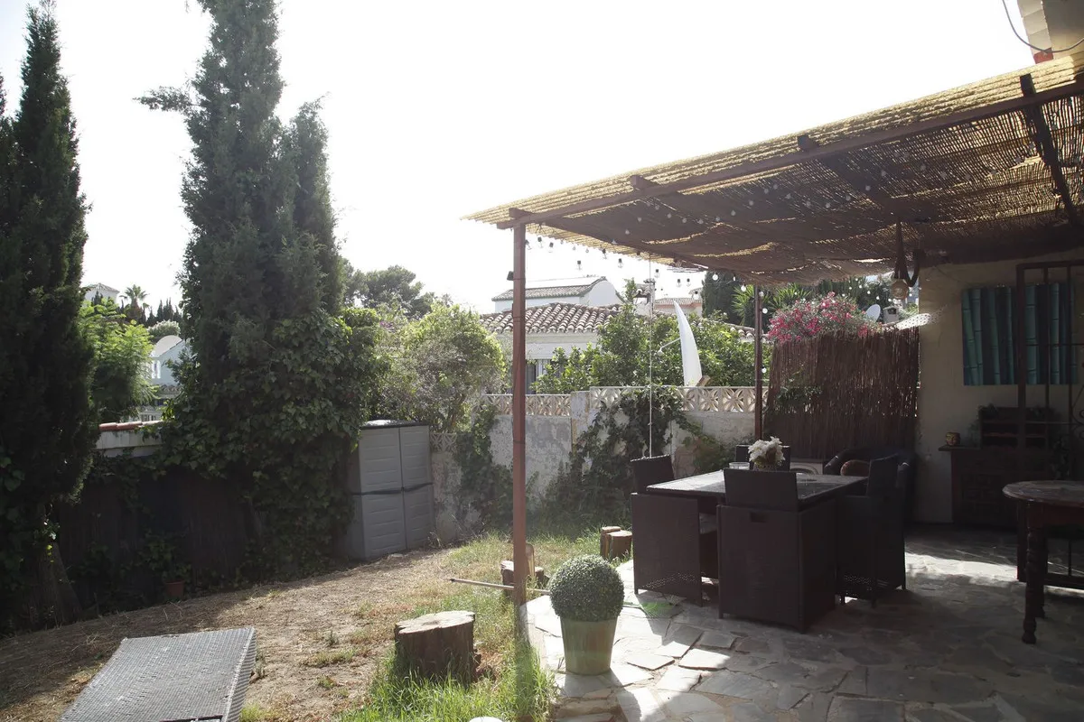 f8c85b54-6d6a-4380-bd3d-0cea6d3965ef