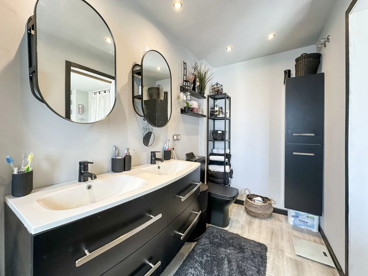 9638fd5e-c4a3-462b-8de7-6de421c3d3f9