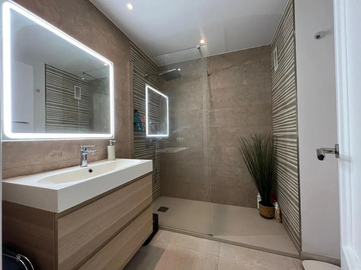 8aac1157-4582-42b1-8f8c-a758299526f9