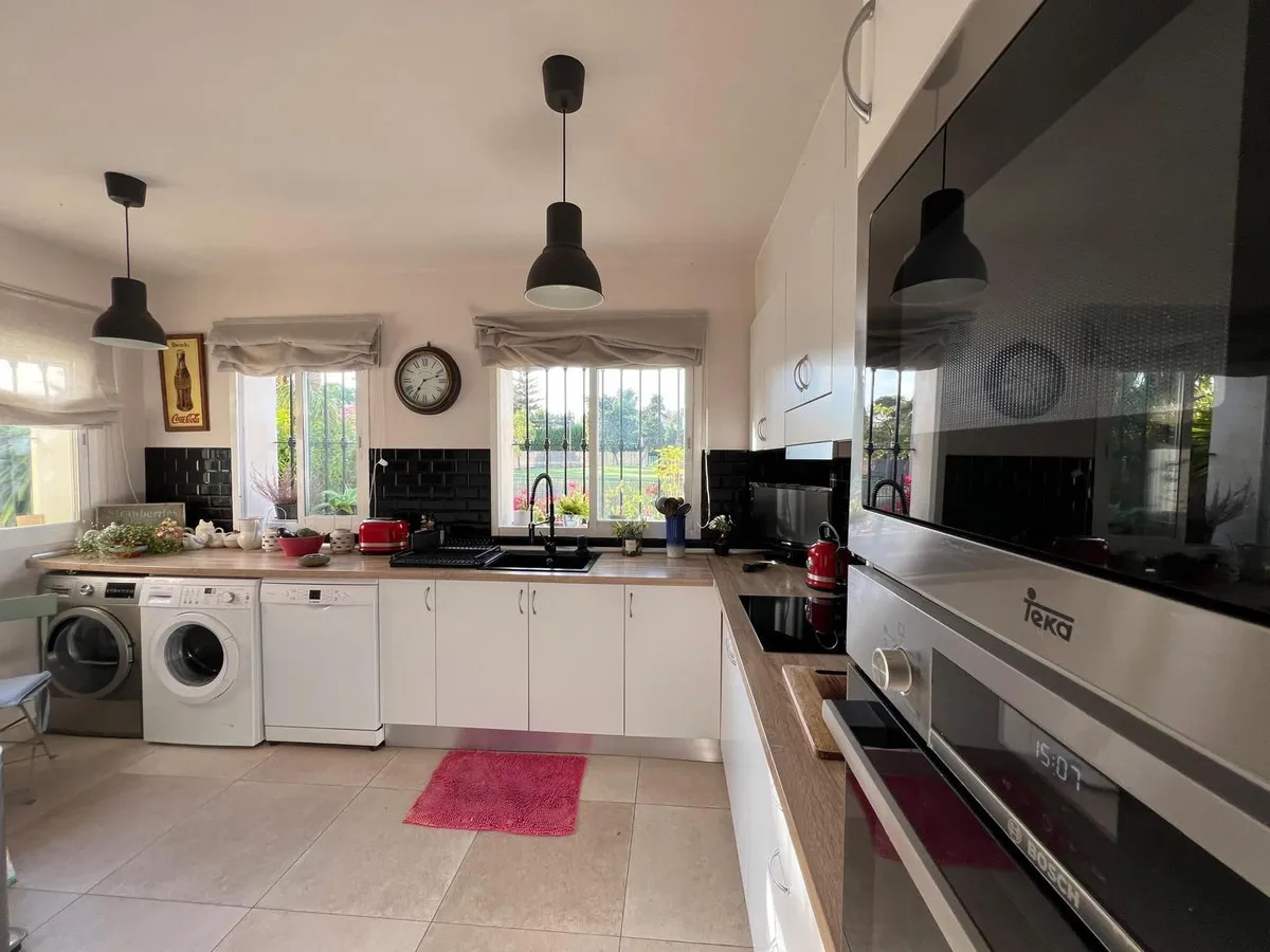 e376b9cc-10d6-404b-8d4c-e6f4466bc80f