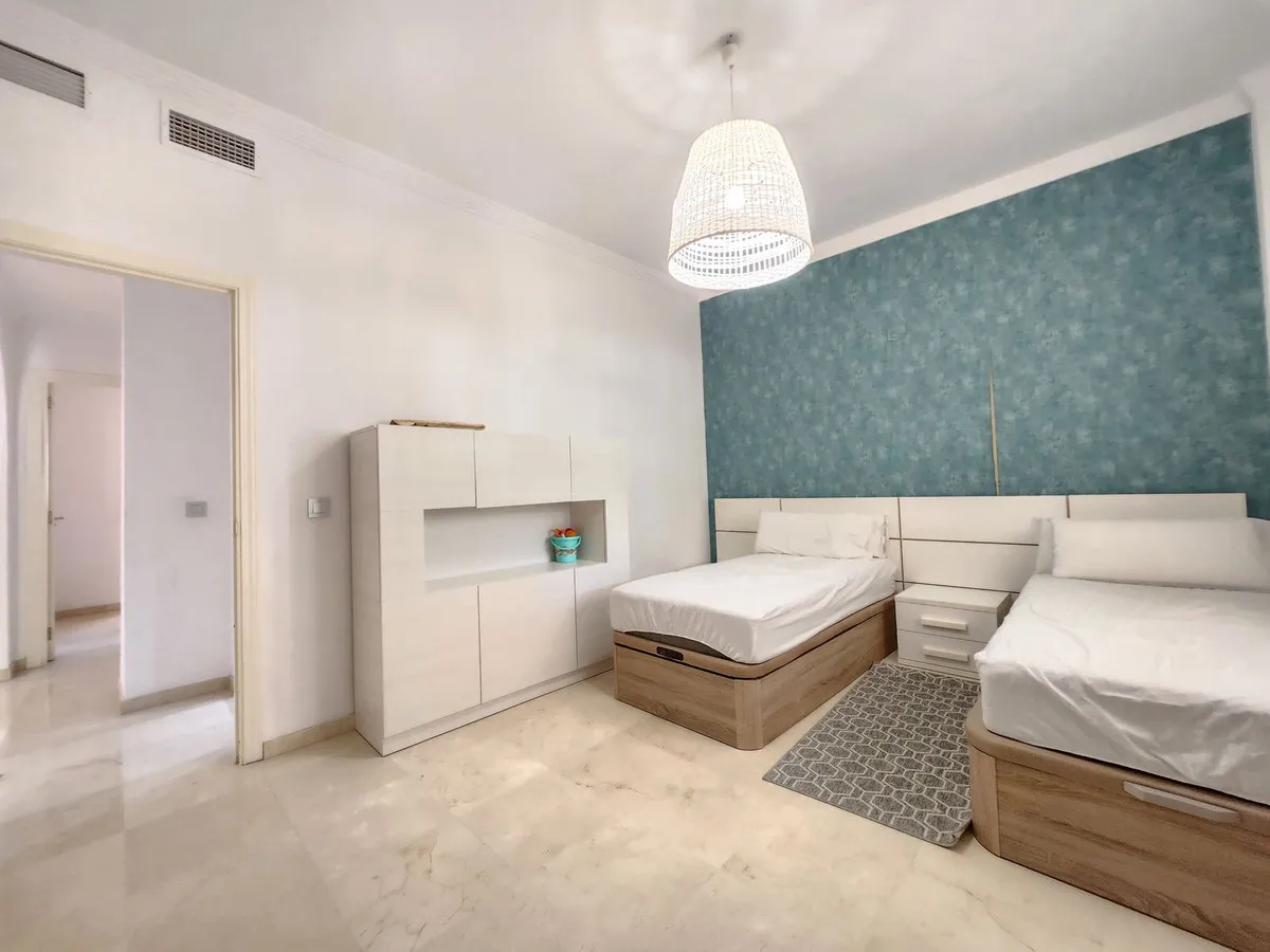 a89005c5-fda5-47dd-9561-694cde4a0e33