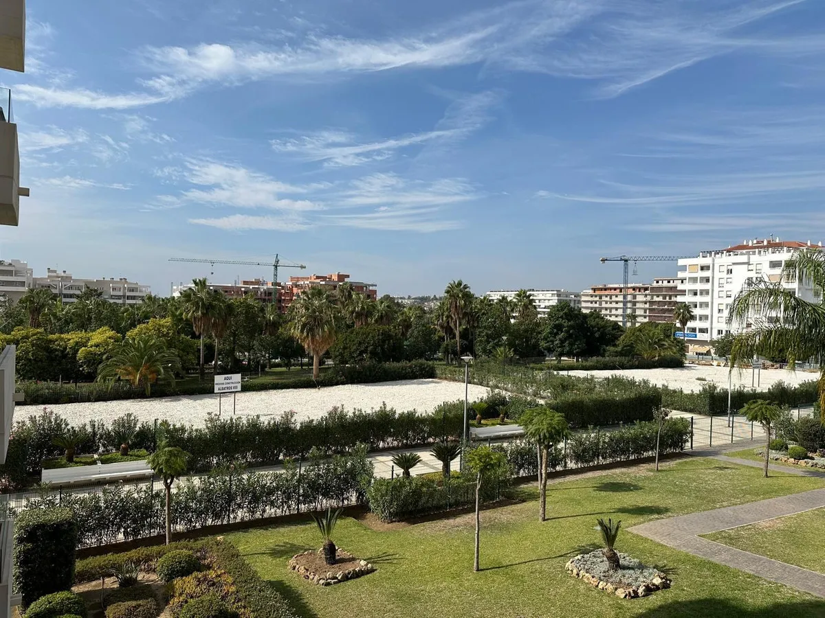 b51f8955-55c0-43fb-967c-452d04bc968e