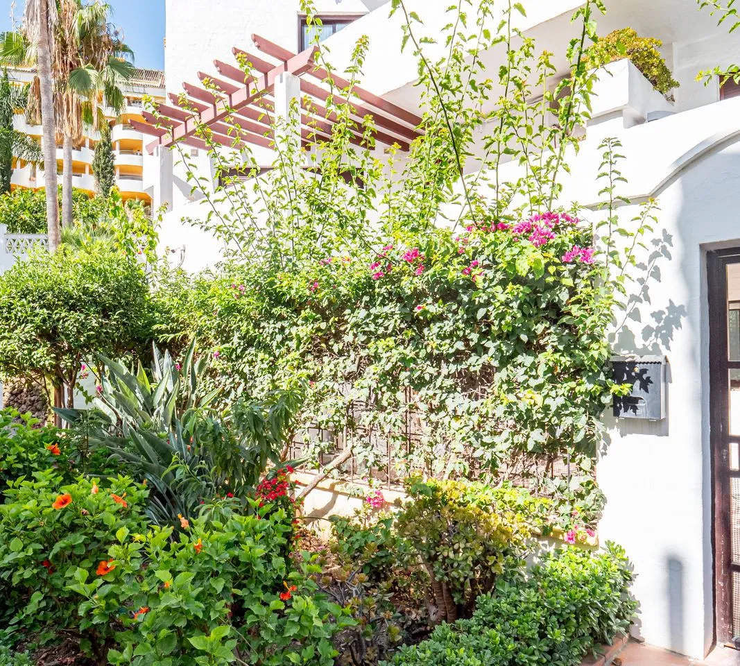 46d4cd12-a5f6-4b59-9ca4-d40b1ef3b4bc