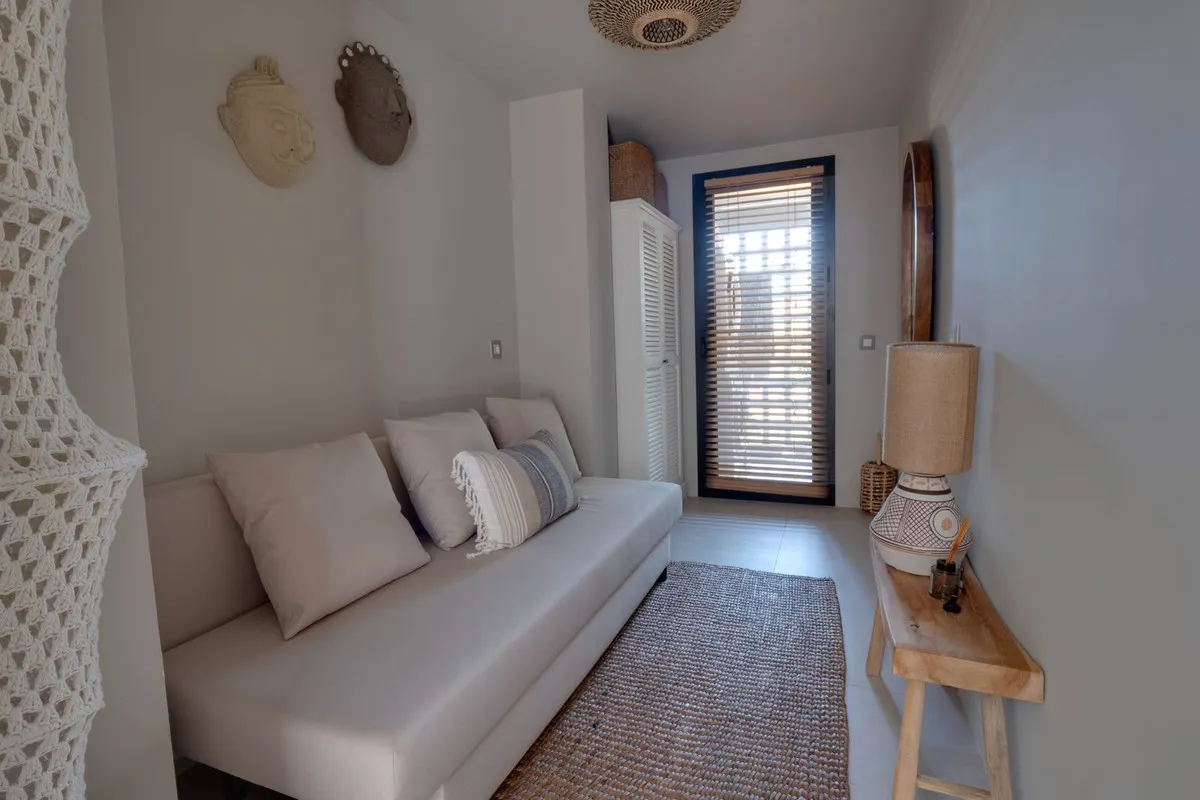 c38f38ed-0270-4831-bead-83ef9a781ec1