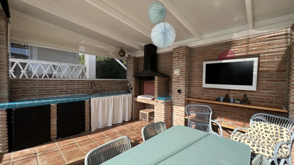 0023edff-4c34-46a3-af8c-bf976a9263f3