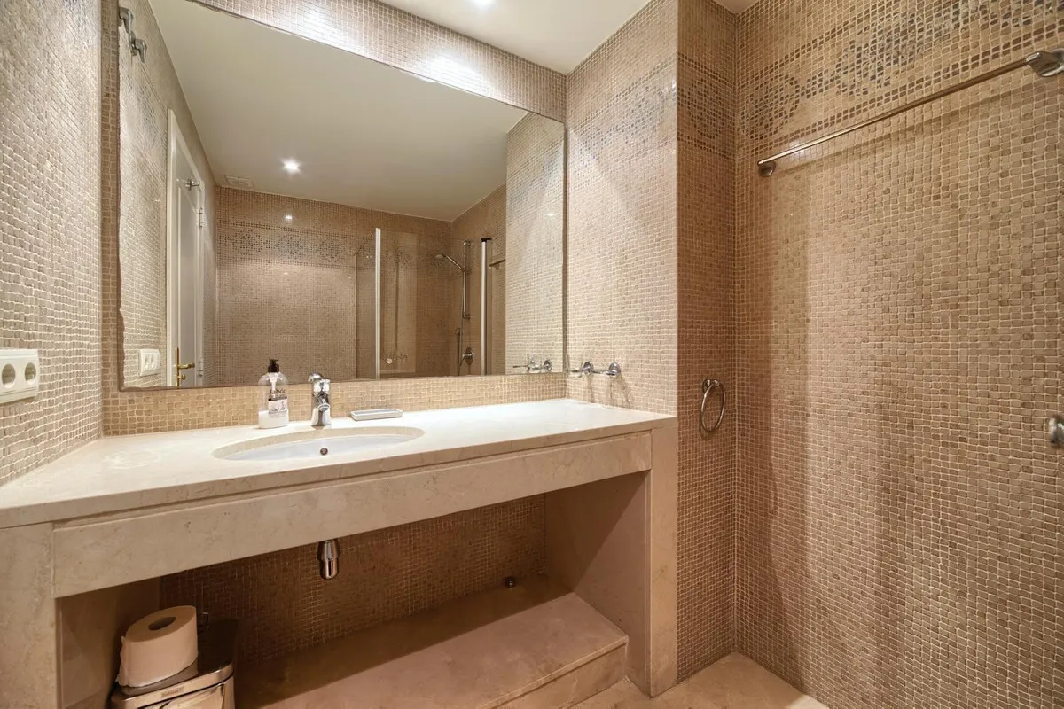 b783c24a-f242-4f16-b753-6b484e65a883