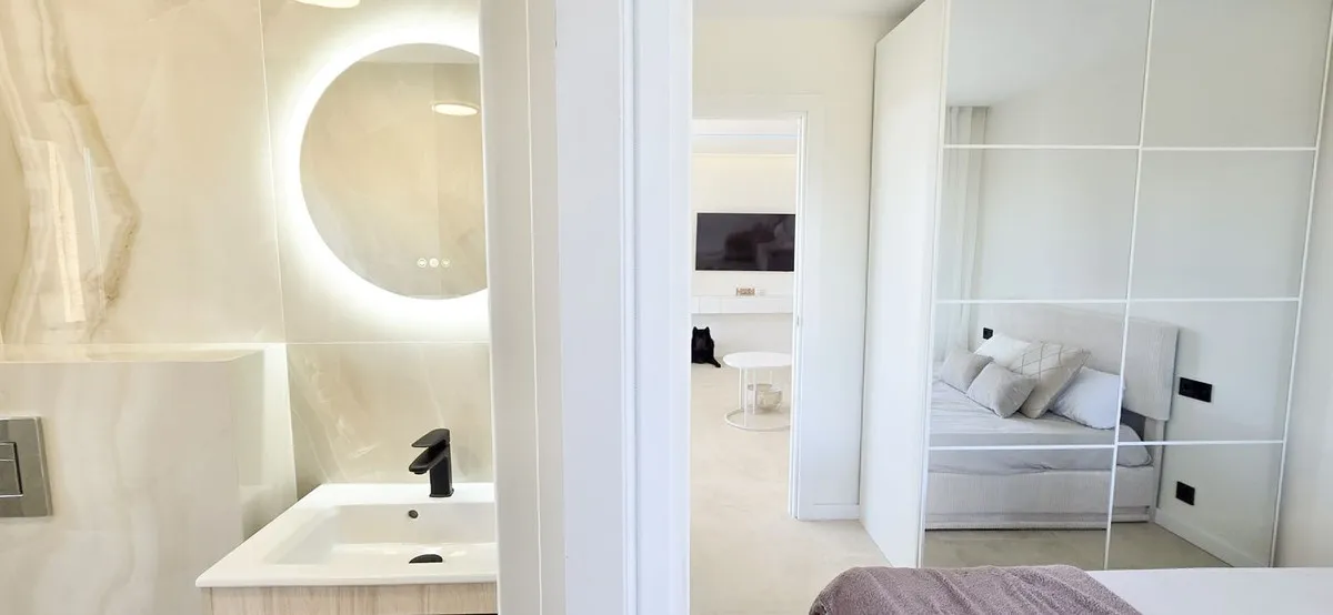 b8726274-b4dd-42d6-8190-fddc6312a5ee