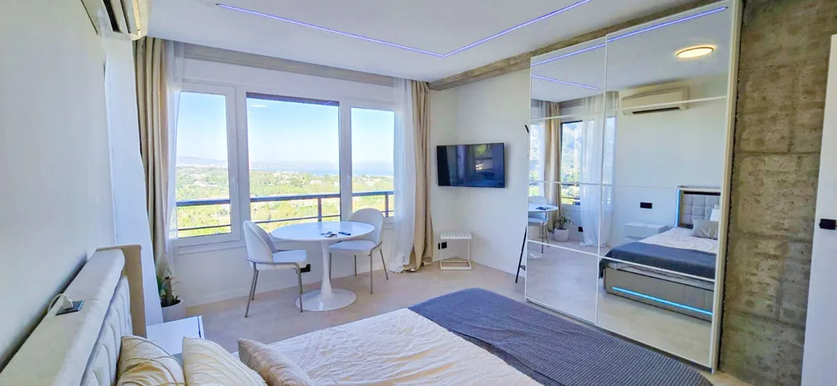 c566cce4-2005-4cca-b01d-2c623d445416