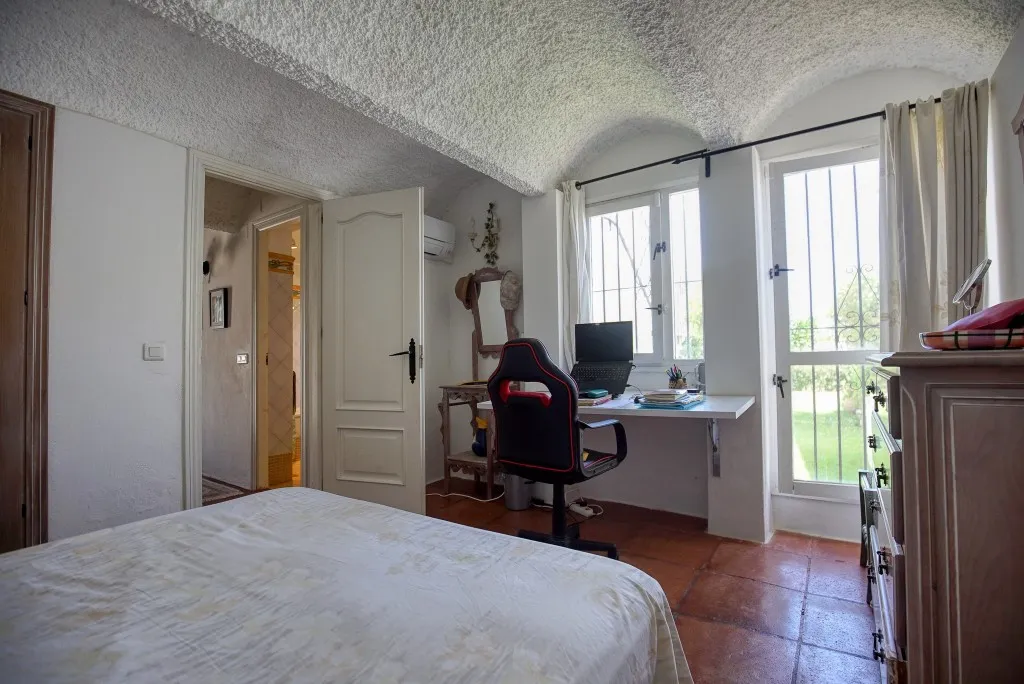 2ef6b226-fbaa-4930-a6f9-a71e8b4fbe42