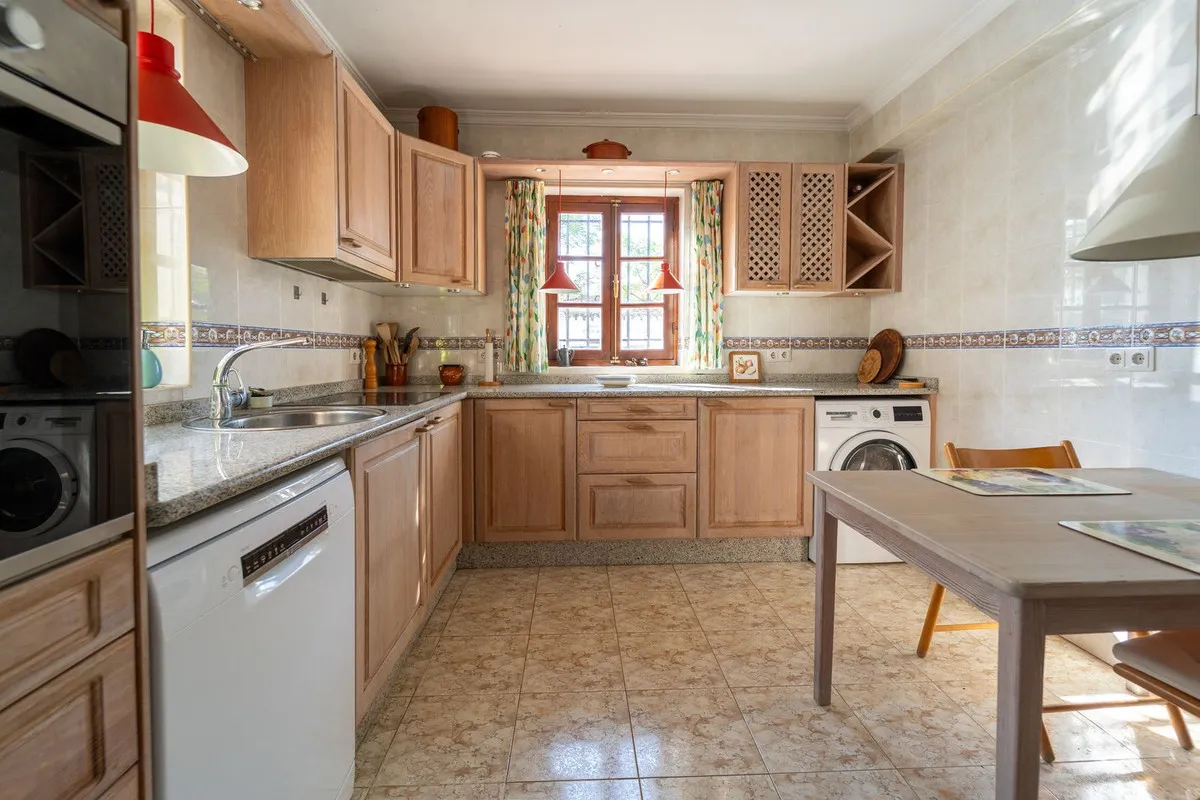 41889960-235a-4176-9e5b-c467055308c5