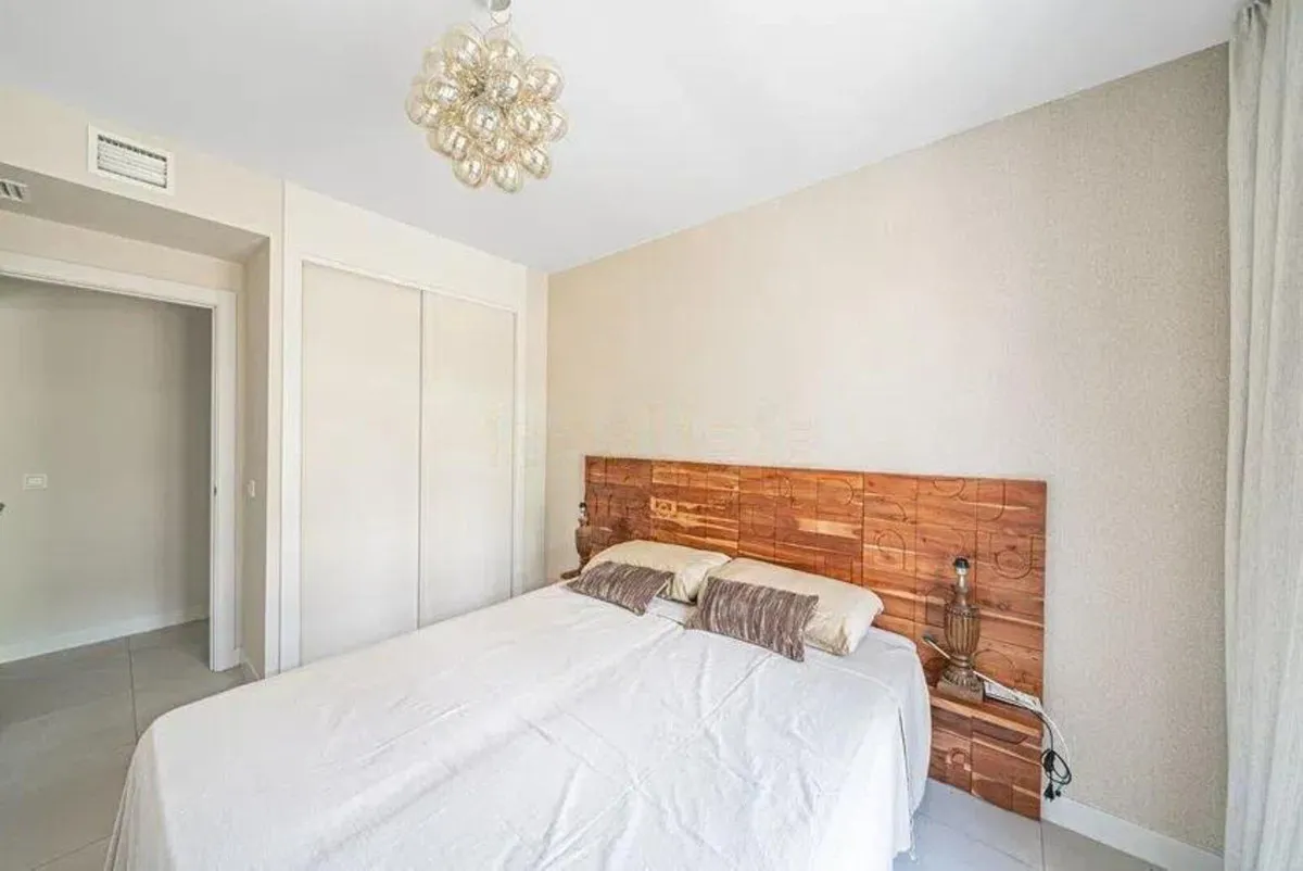 129d30b4-610e-44ef-acb8-e5f6396c89b7