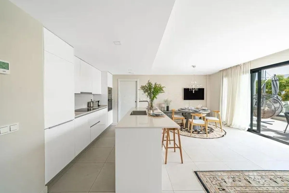 abcc554d-7b9b-4f9d-8c5a-5030a1ad7036