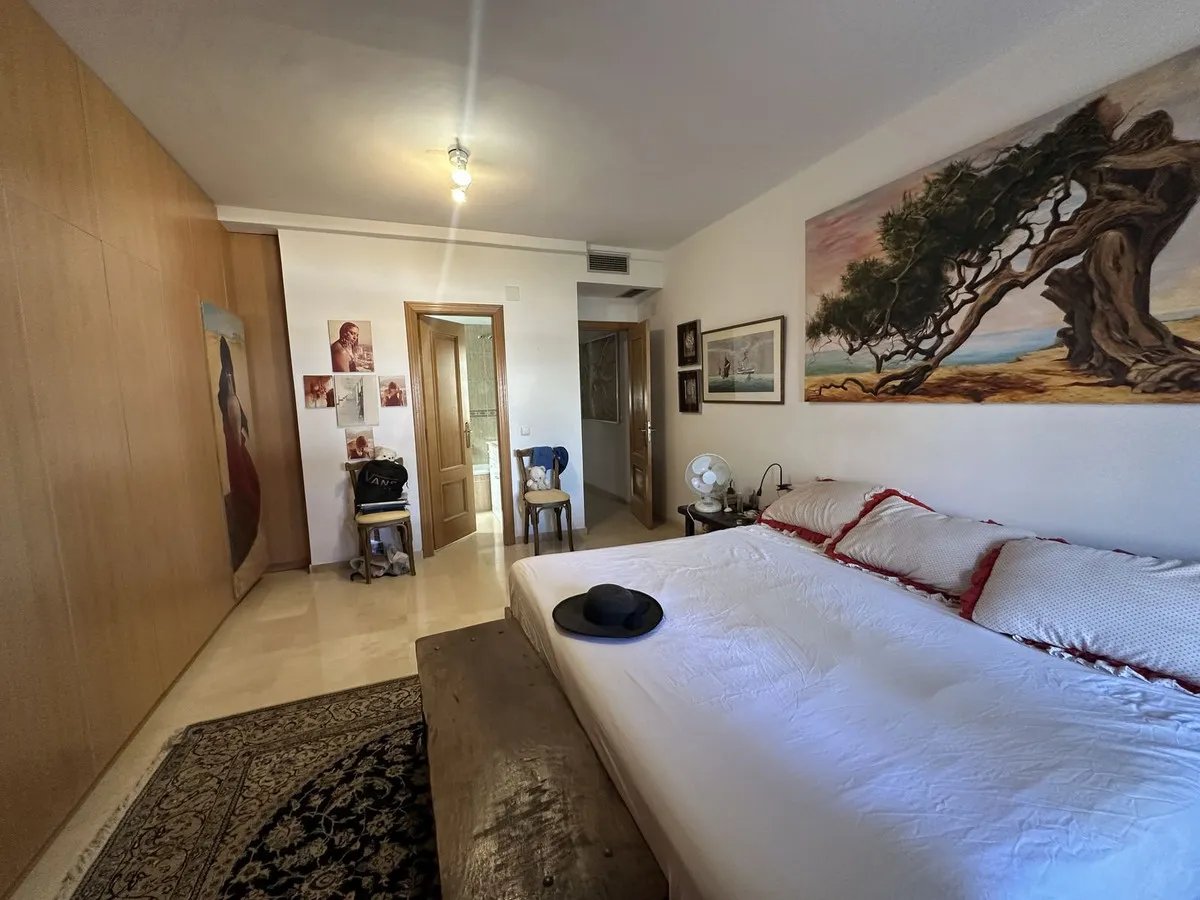 4b63c4c2-70d9-4179-90c2-2670a393e656