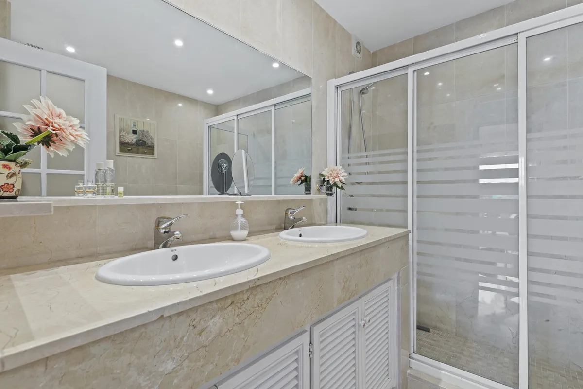 38ef9ce9-f5bb-48e6-a20d-c34cefd31841