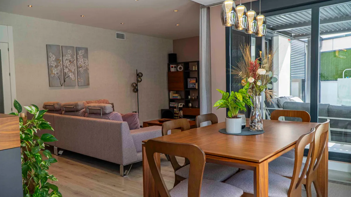 8b28d2f6-5425-430c-8aef-e77402466c8d