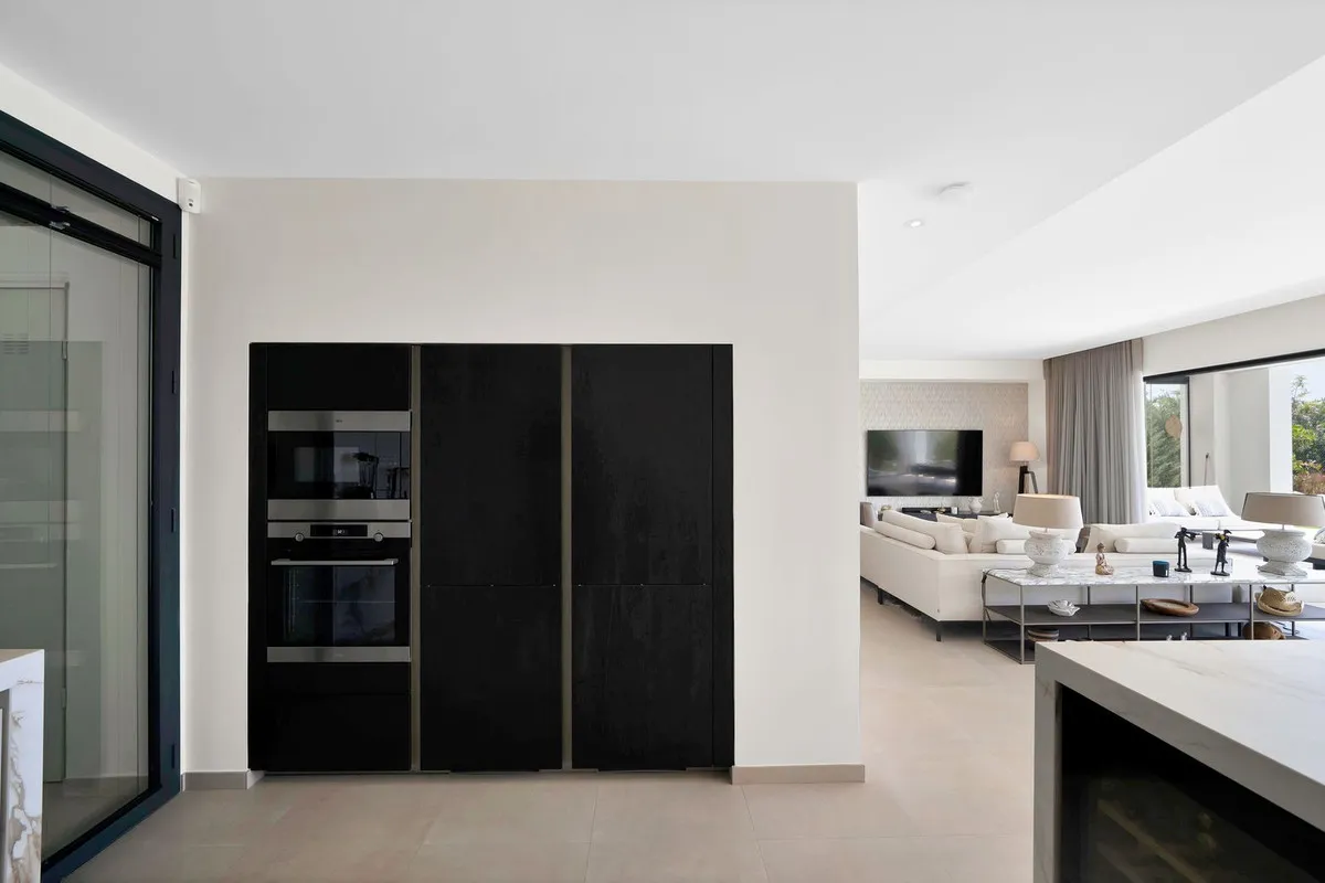 0b752f97-eabc-4cba-9ce7-40ff3bbc8083