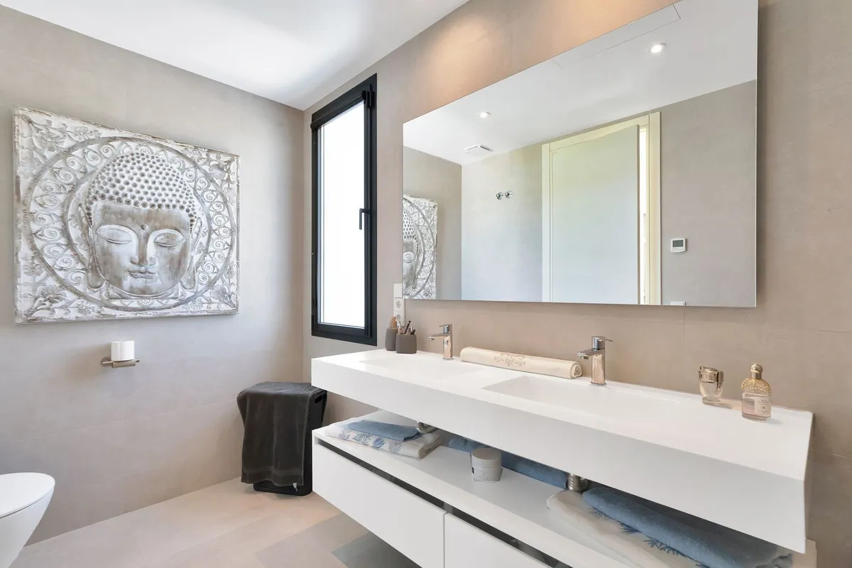 280c098c-b3de-4ec8-a92b-c5845170e0c2