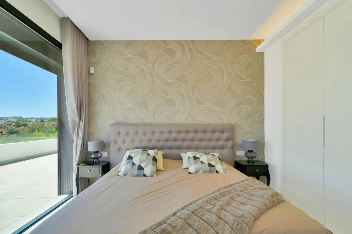 33208702-54d2-4633-bba8-03fe481a0a6b