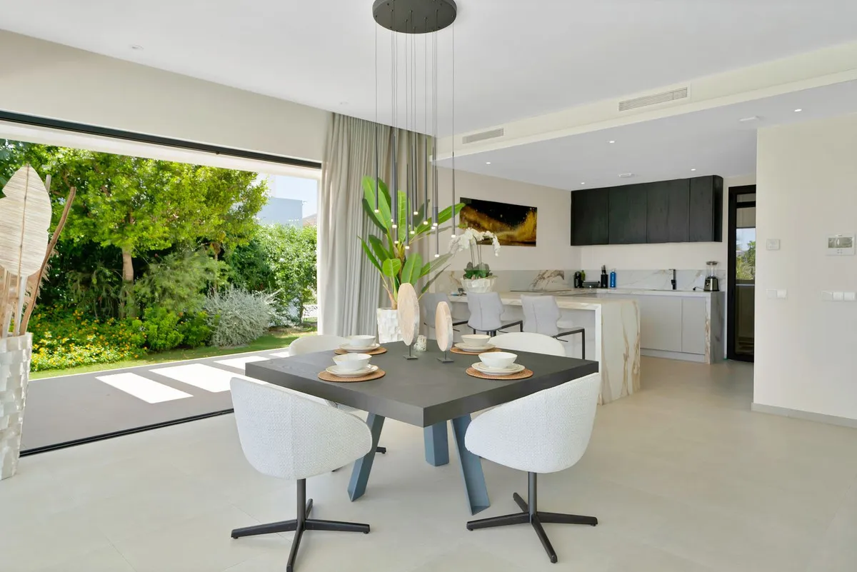 f0eab720-9cb8-42e3-81fc-242f0d06b6dd