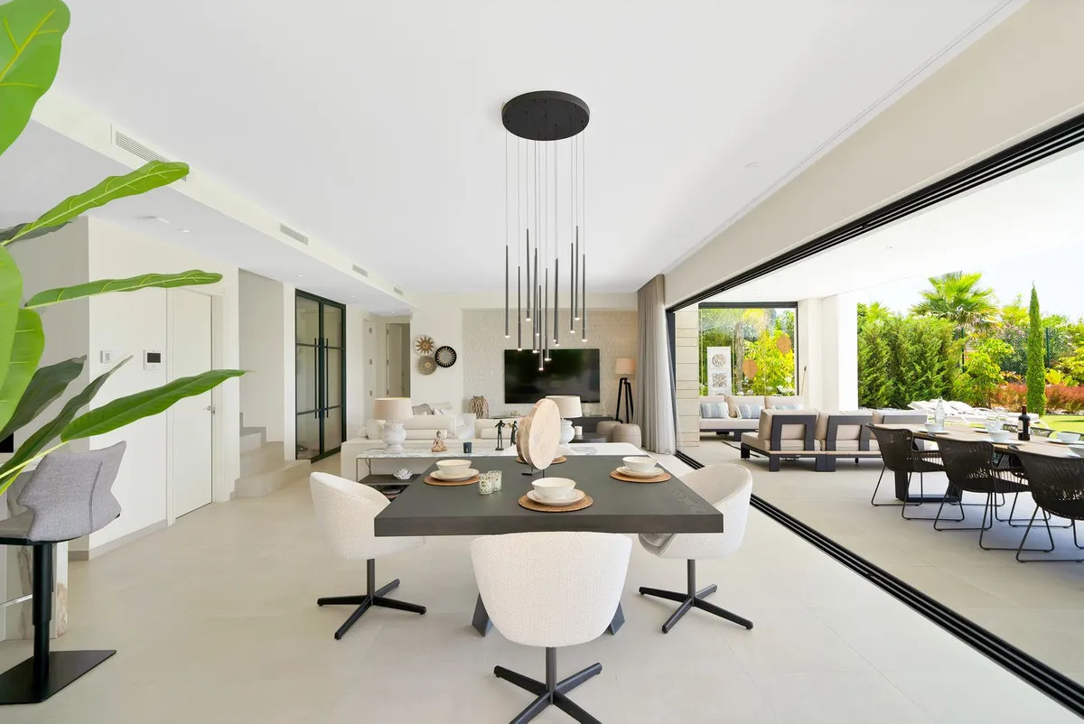 f5fde829-a16c-4c3c-a21b-d2f71680c26b