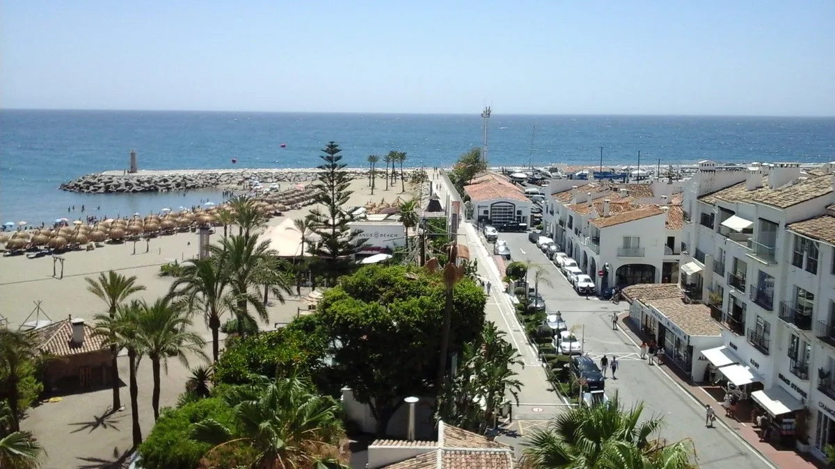 6c5d37fe-0e57-436c-a9ad-eaa9d21c3033