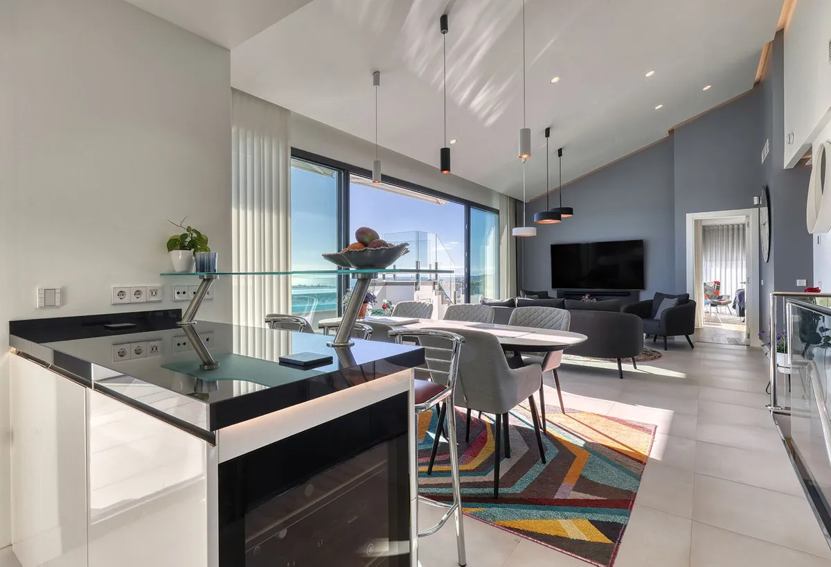 a64fa158-84f6-420d-8269-925f3d3127e1