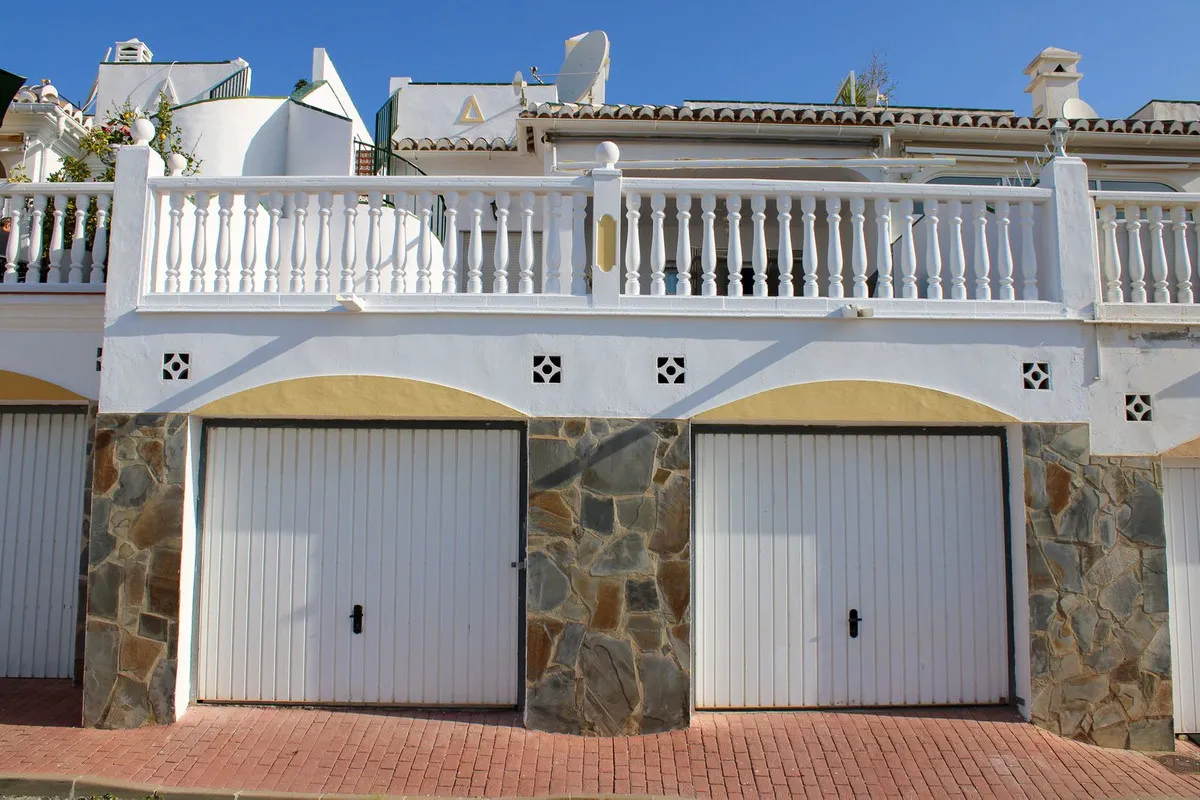 702b9de8-84ad-4b80-a74a-4c620e9da0af