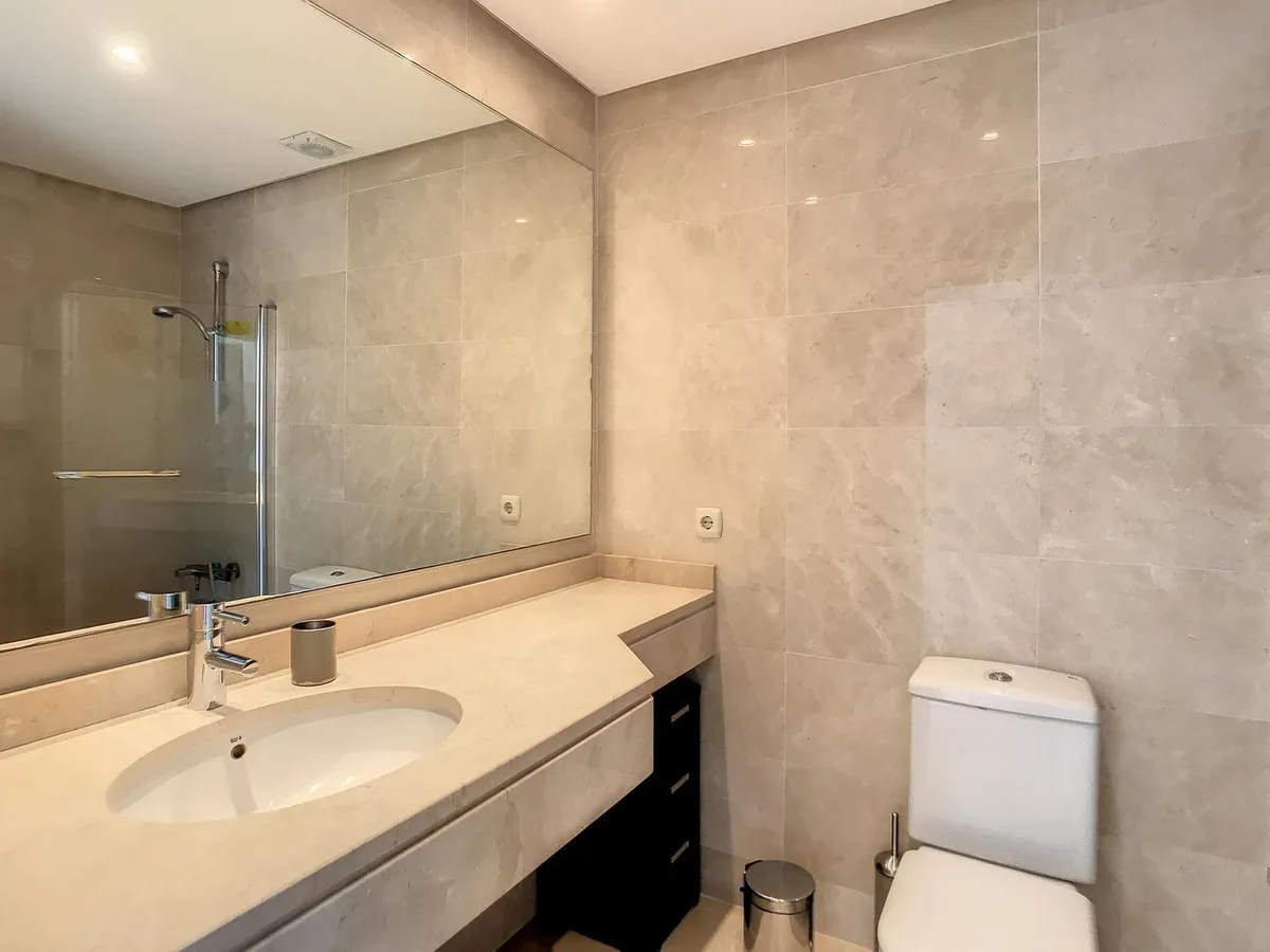 e20eb464-a133-4240-9d4e-850ffef629fc