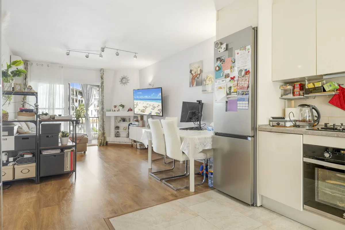 21ae3a9a-d590-46b8-a4b3-6cc53acce3f8